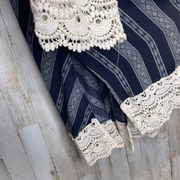 🔥Special Offer🔥 Beautiful Crocheted Navy striped kimono coverup M Like New! - Picture 3 of 5